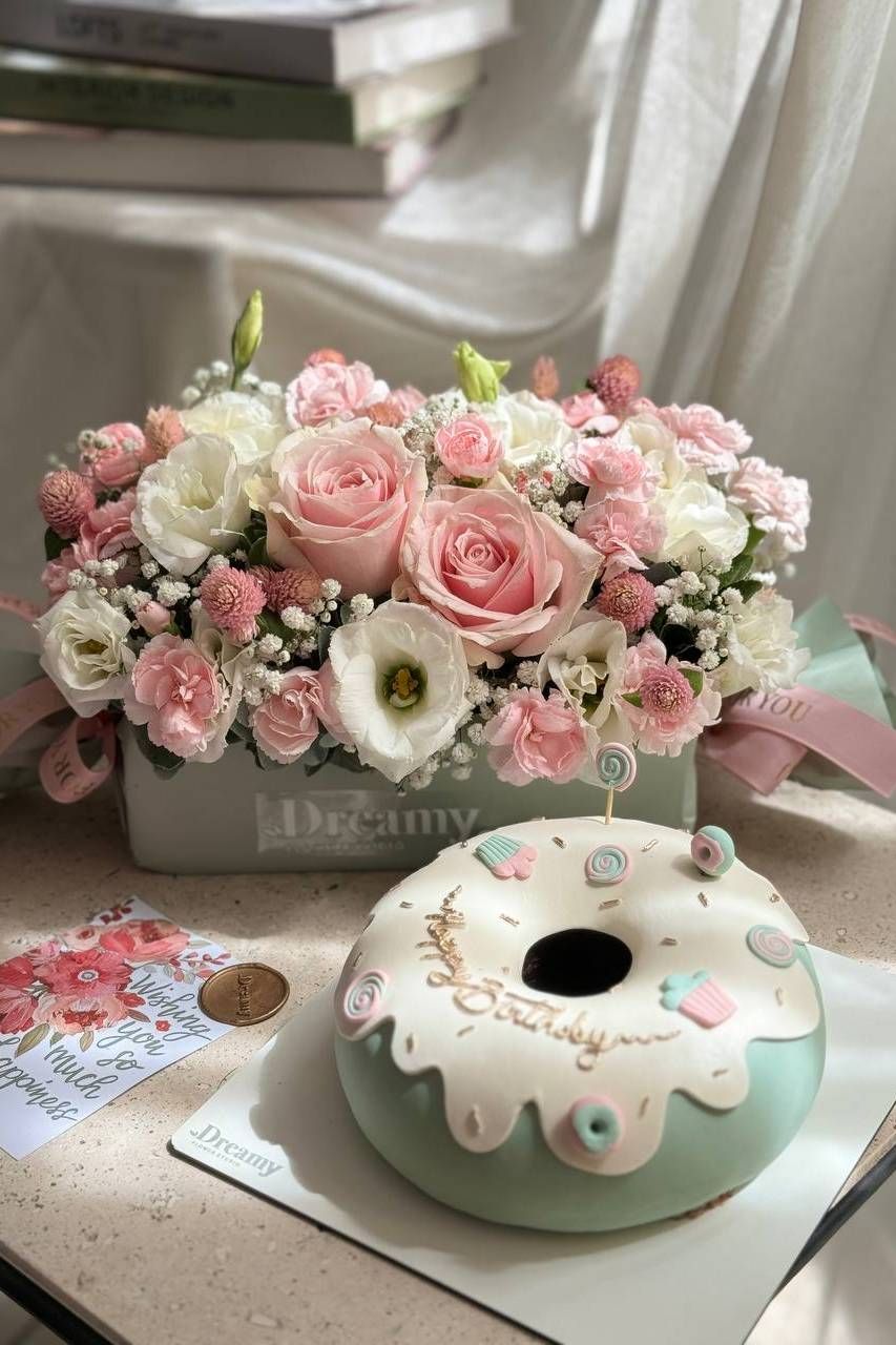 ست گل و کیک شکلاتی مینت