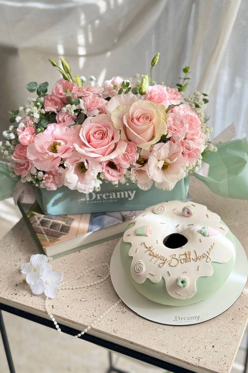 ست گل و کیک شکلات دریمی    
